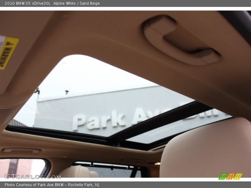 Alpine White / Sand Beige 2010 BMW X5 xDrive30i