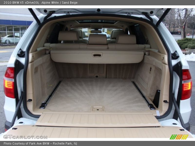 Alpine White / Sand Beige 2010 BMW X5 xDrive30i