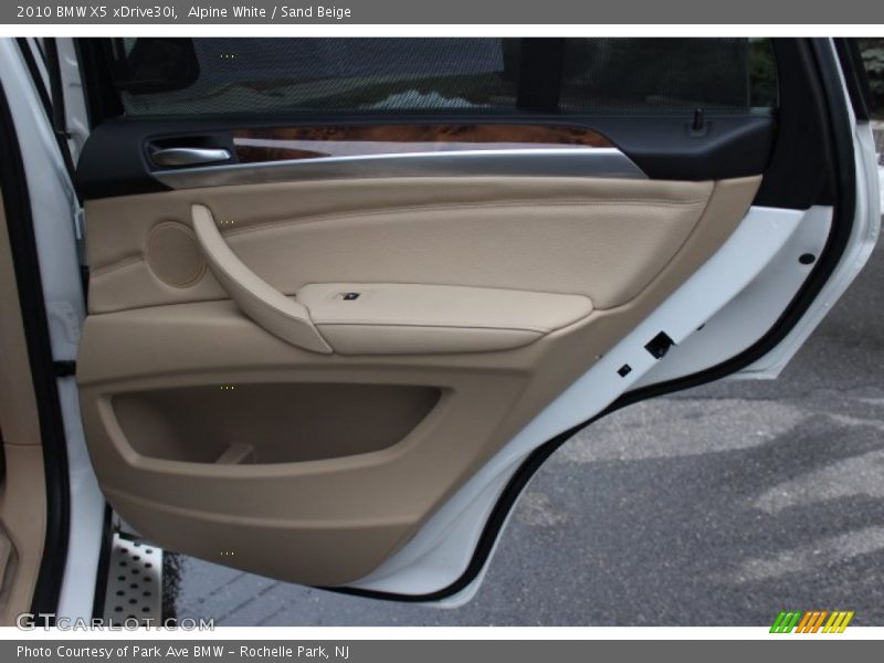 Alpine White / Sand Beige 2010 BMW X5 xDrive30i
