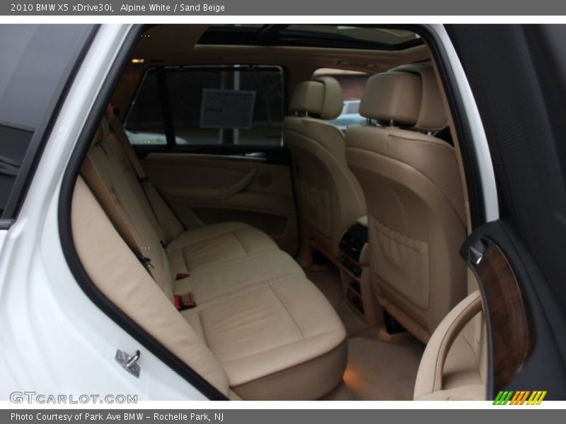 Alpine White / Sand Beige 2010 BMW X5 xDrive30i