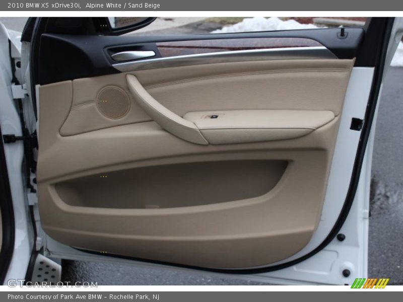 Alpine White / Sand Beige 2010 BMW X5 xDrive30i