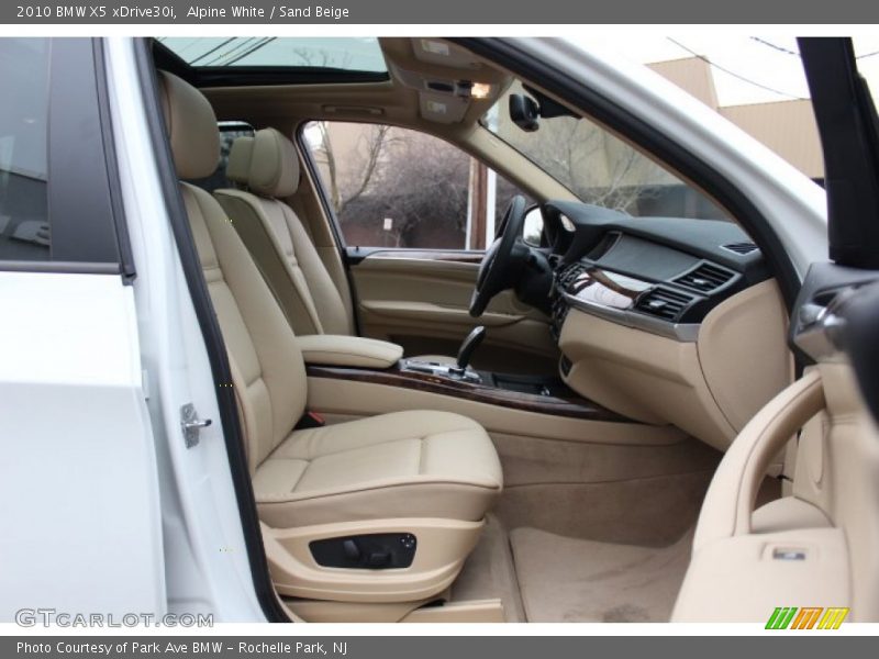 Alpine White / Sand Beige 2010 BMW X5 xDrive30i