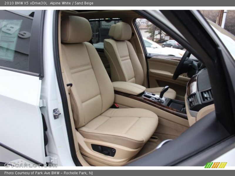 Alpine White / Sand Beige 2010 BMW X5 xDrive30i