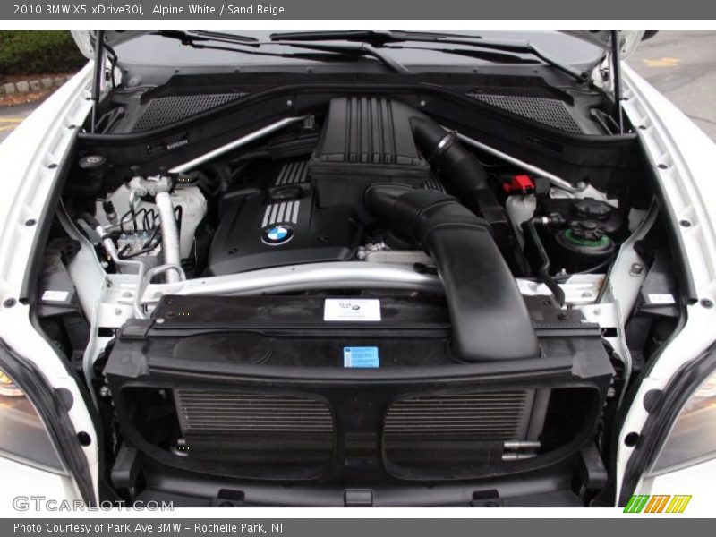 Alpine White / Sand Beige 2010 BMW X5 xDrive30i