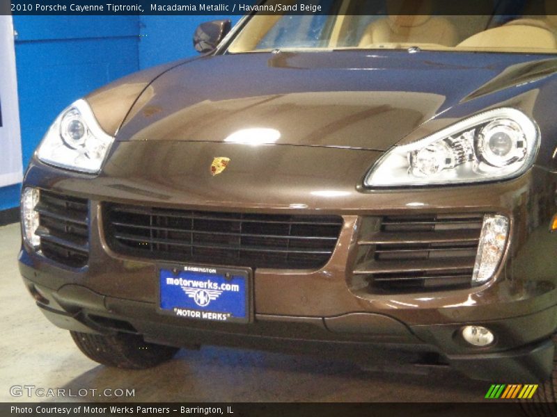 Macadamia Metallic / Havanna/Sand Beige 2010 Porsche Cayenne Tiptronic