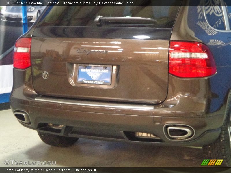 Macadamia Metallic / Havanna/Sand Beige 2010 Porsche Cayenne Tiptronic