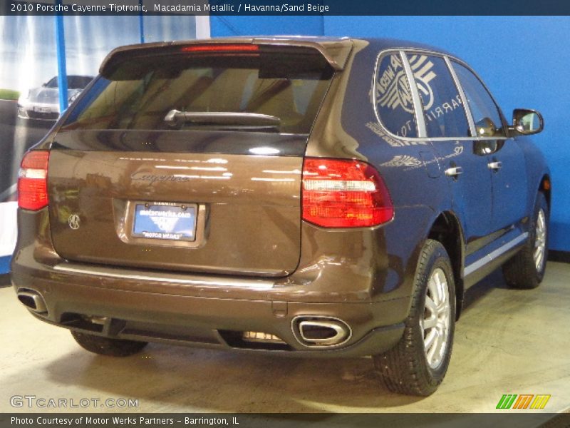 Macadamia Metallic / Havanna/Sand Beige 2010 Porsche Cayenne Tiptronic