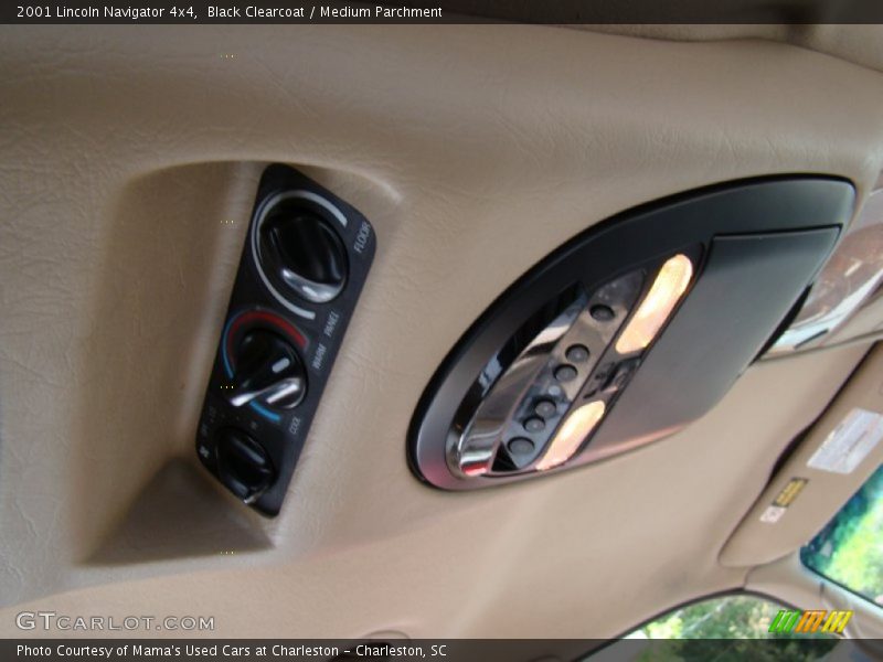 Black Clearcoat / Medium Parchment 2001 Lincoln Navigator 4x4