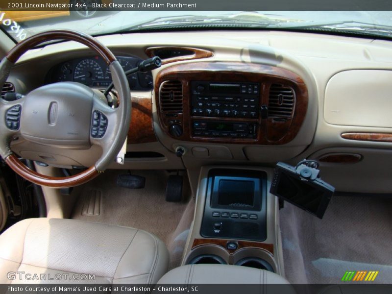 Black Clearcoat / Medium Parchment 2001 Lincoln Navigator 4x4