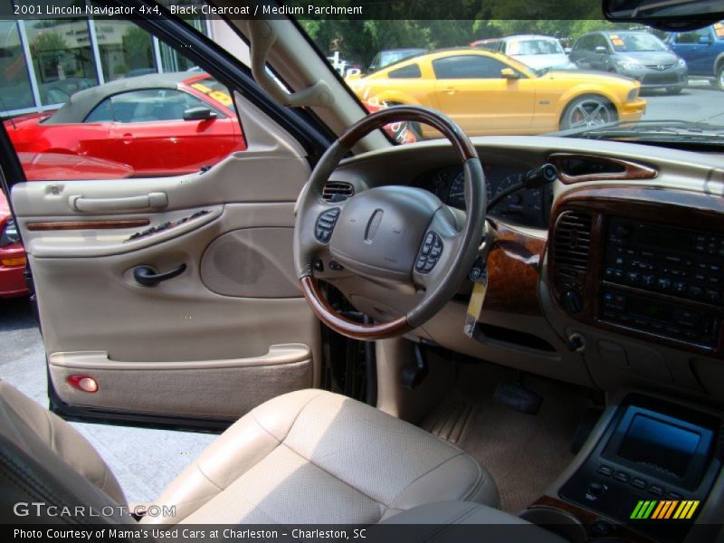 Black Clearcoat / Medium Parchment 2001 Lincoln Navigator 4x4