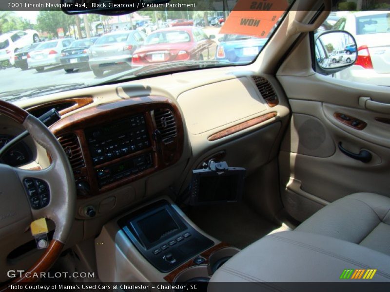 Black Clearcoat / Medium Parchment 2001 Lincoln Navigator 4x4