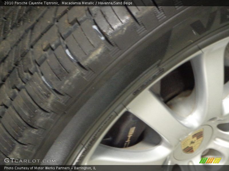 Macadamia Metallic / Havanna/Sand Beige 2010 Porsche Cayenne Tiptronic