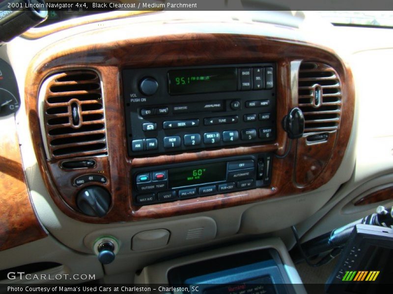 Black Clearcoat / Medium Parchment 2001 Lincoln Navigator 4x4
