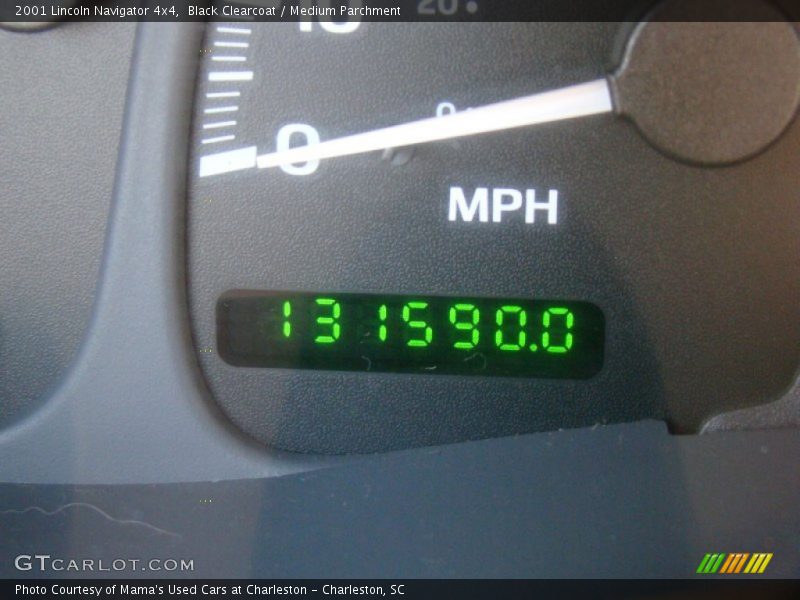 Black Clearcoat / Medium Parchment 2001 Lincoln Navigator 4x4