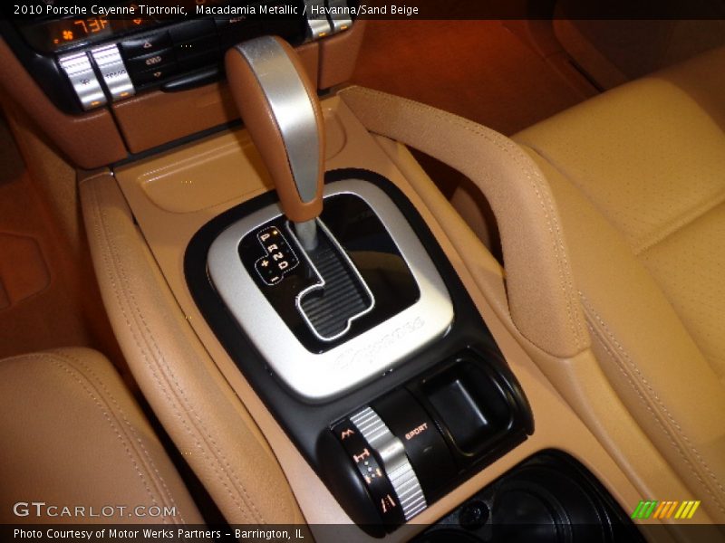 Macadamia Metallic / Havanna/Sand Beige 2010 Porsche Cayenne Tiptronic