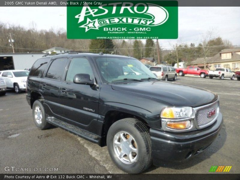 Onyx Black / Stone Gray 2005 GMC Yukon Denali AWD