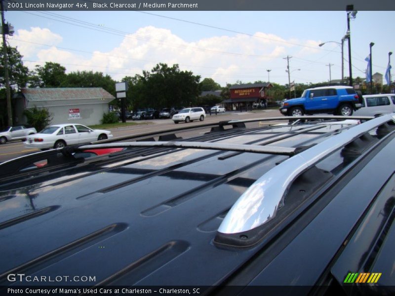 Black Clearcoat / Medium Parchment 2001 Lincoln Navigator 4x4