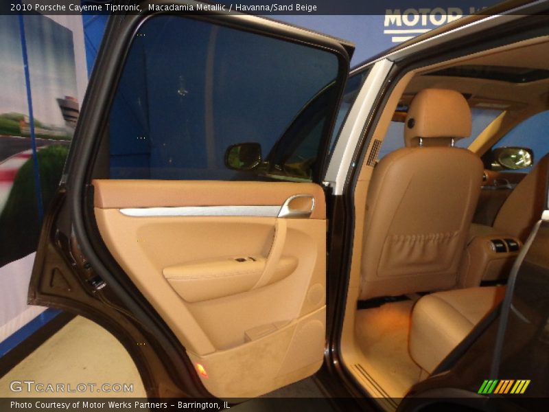 Macadamia Metallic / Havanna/Sand Beige 2010 Porsche Cayenne Tiptronic