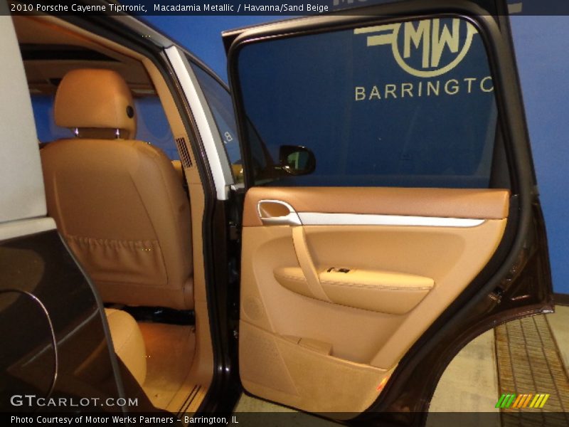 Macadamia Metallic / Havanna/Sand Beige 2010 Porsche Cayenne Tiptronic