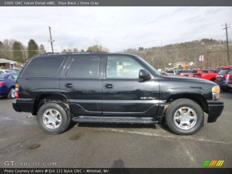 Onyx Black / Stone Gray 2005 GMC Yukon Denali AWD