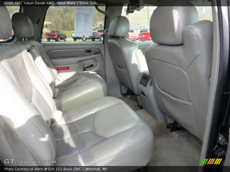 Onyx Black / Stone Gray 2005 GMC Yukon Denali AWD