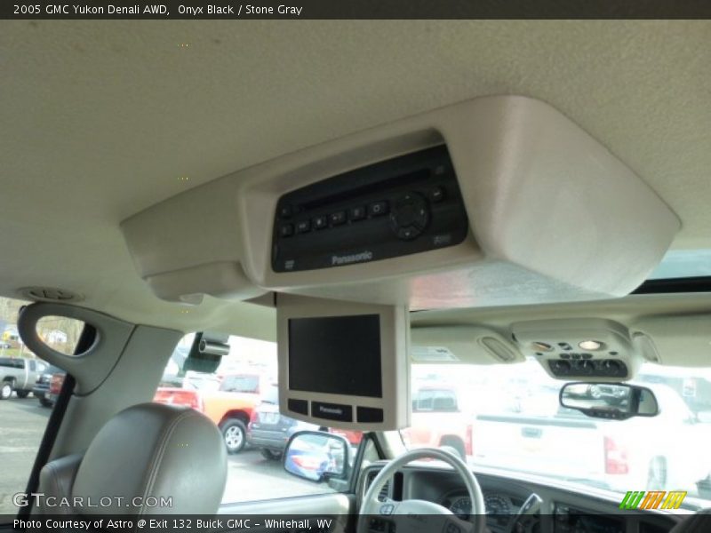 Onyx Black / Stone Gray 2005 GMC Yukon Denali AWD
