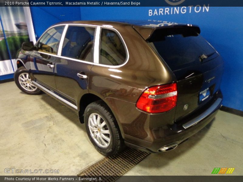 Macadamia Metallic / Havanna/Sand Beige 2010 Porsche Cayenne Tiptronic