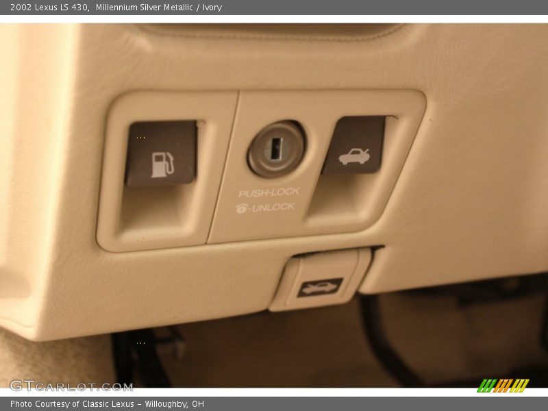 Millennium Silver Metallic / Ivory 2002 Lexus LS 430