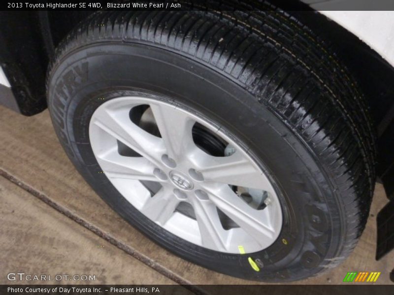 Blizzard White Pearl / Ash 2013 Toyota Highlander SE 4WD
