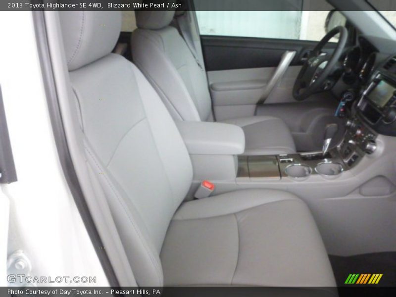 Blizzard White Pearl / Ash 2013 Toyota Highlander SE 4WD