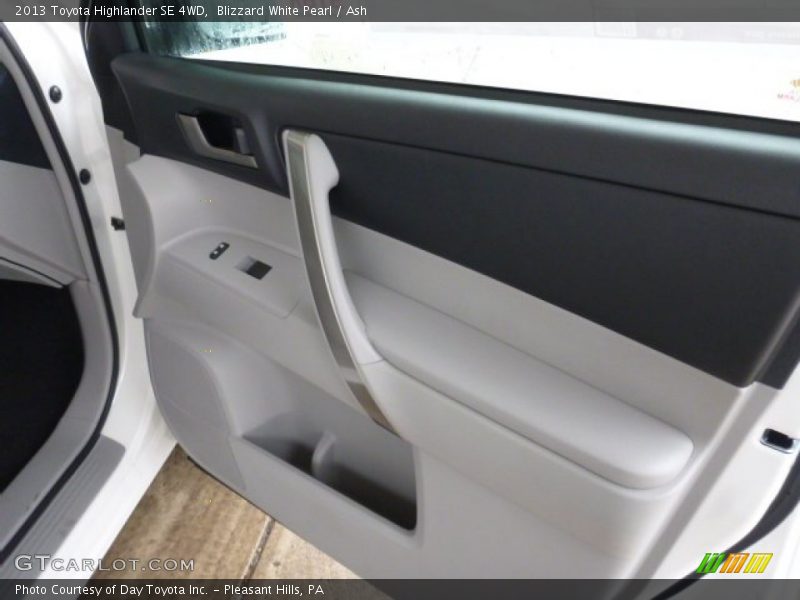 Blizzard White Pearl / Ash 2013 Toyota Highlander SE 4WD