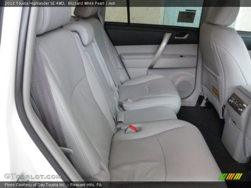 Blizzard White Pearl / Ash 2013 Toyota Highlander SE 4WD