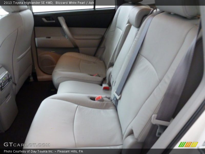Blizzard White Pearl / Ash 2013 Toyota Highlander SE 4WD