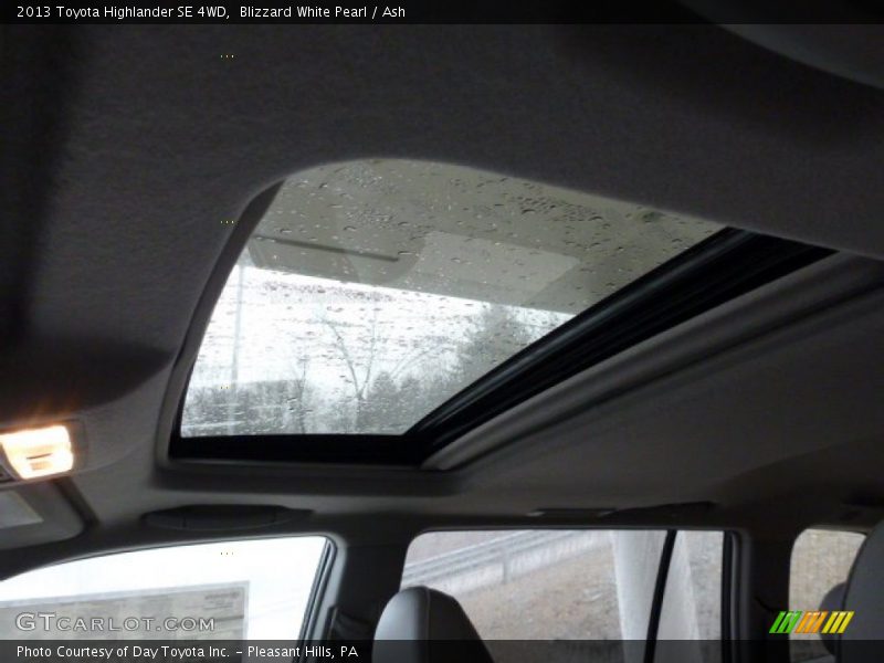 Blizzard White Pearl / Ash 2013 Toyota Highlander SE 4WD
