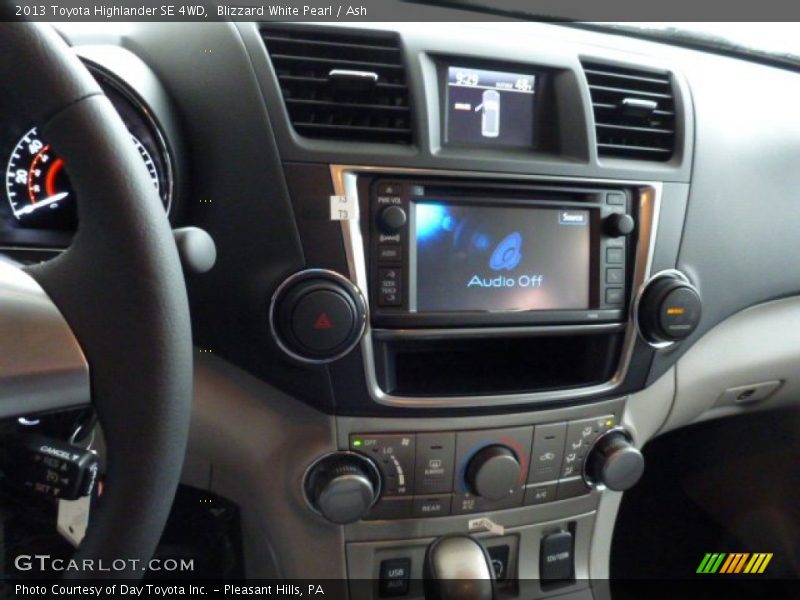 Blizzard White Pearl / Ash 2013 Toyota Highlander SE 4WD