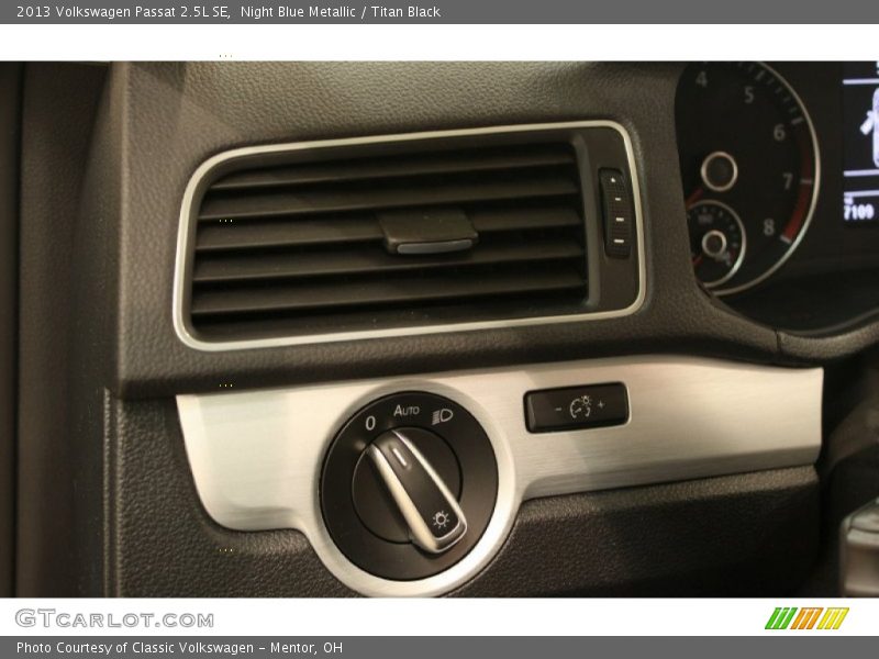 Night Blue Metallic / Titan Black 2013 Volkswagen Passat 2.5L SE