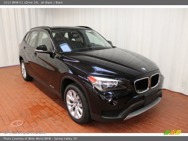 Front 3/4 View of 2013 X1 xDrive 28i