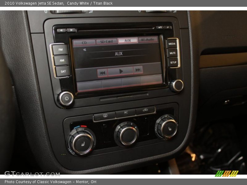 Candy White / Titan Black 2010 Volkswagen Jetta SE Sedan