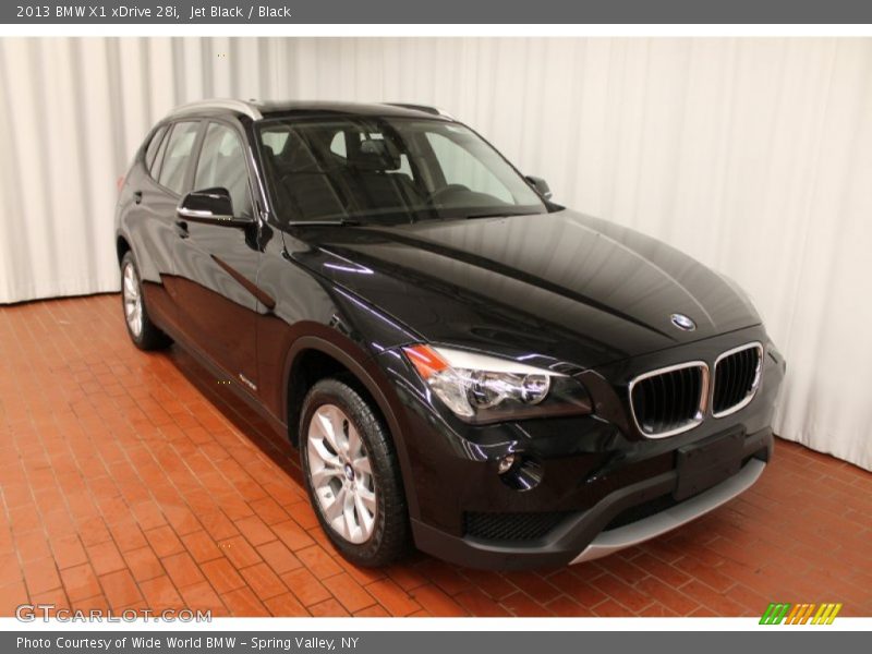 Front 3/4 View of 2013 X1 xDrive 28i