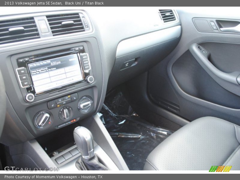Black Uni / Titan Black 2013 Volkswagen Jetta SE Sedan