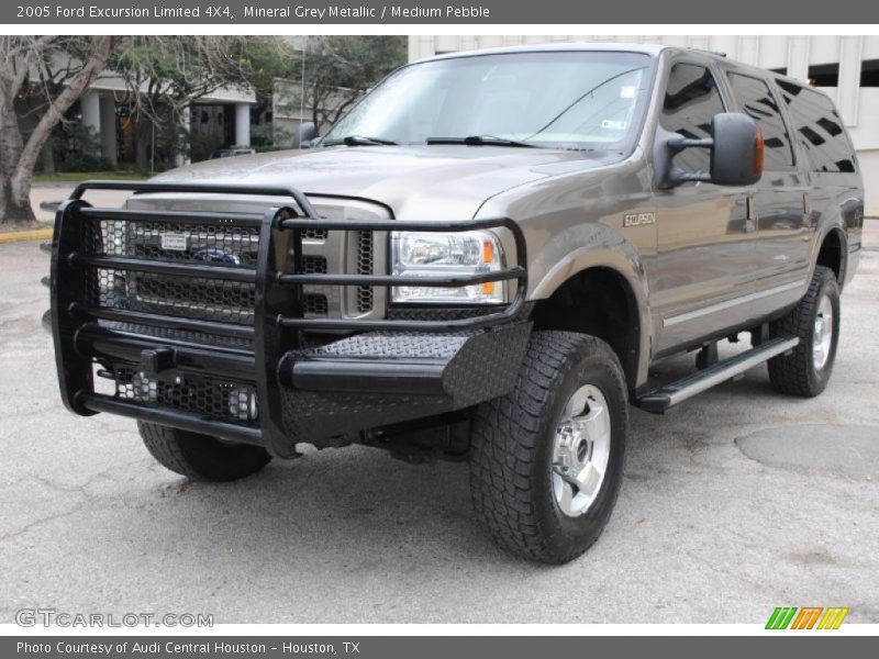Front 3/4 View of 2005 Excursion Limited 4X4