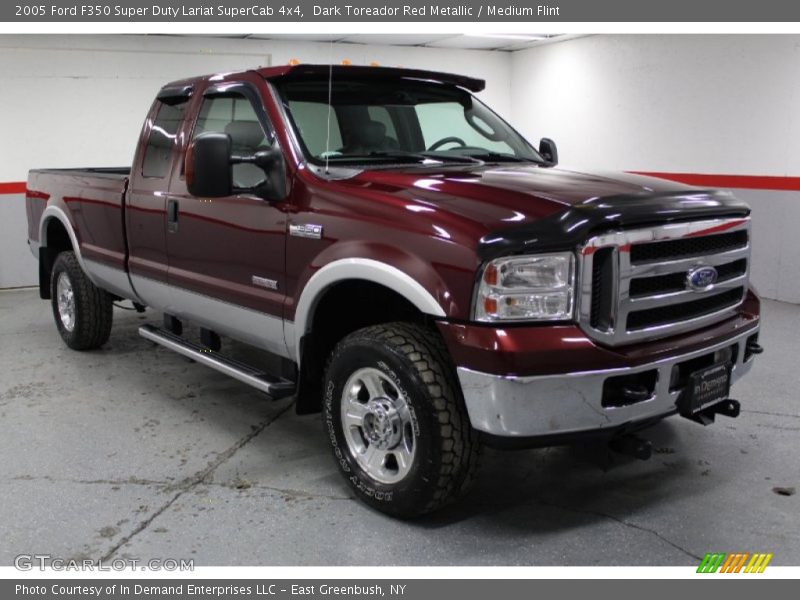 Front 3/4 View of 2005 F350 Super Duty Lariat SuperCab 4x4