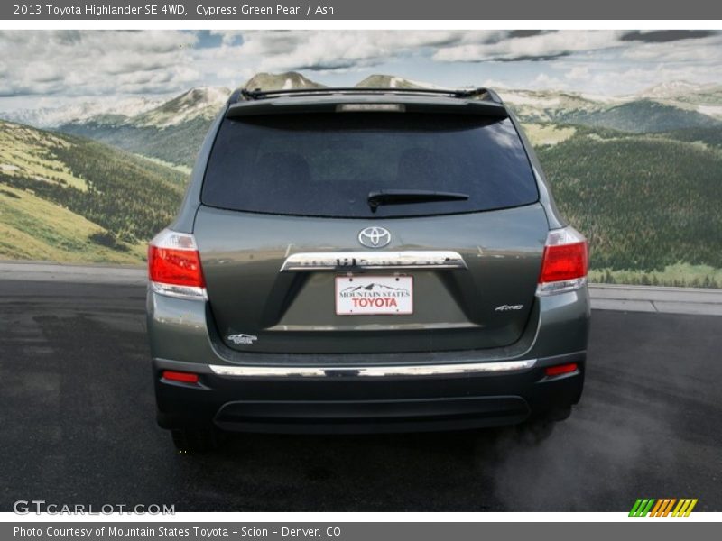 Cypress Green Pearl / Ash 2013 Toyota Highlander SE 4WD