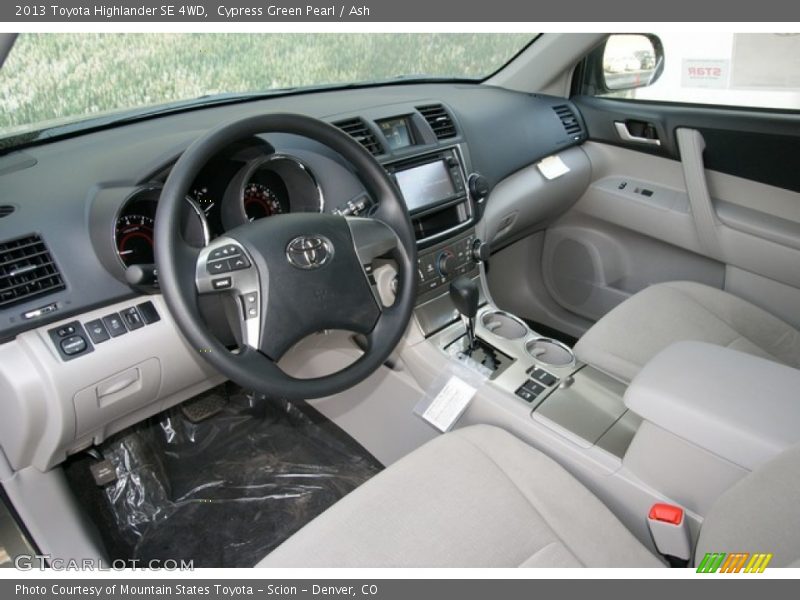 Cypress Green Pearl / Ash 2013 Toyota Highlander SE 4WD