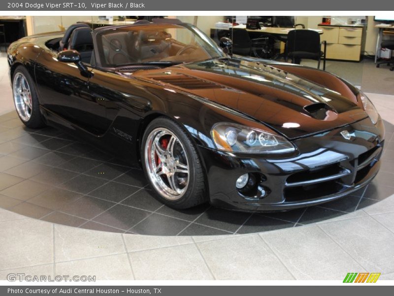 Front 3/4 View of 2004 Viper SRT-10