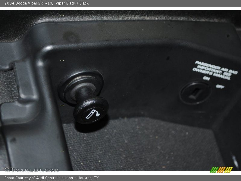 Viper Black / Black 2004 Dodge Viper SRT-10
