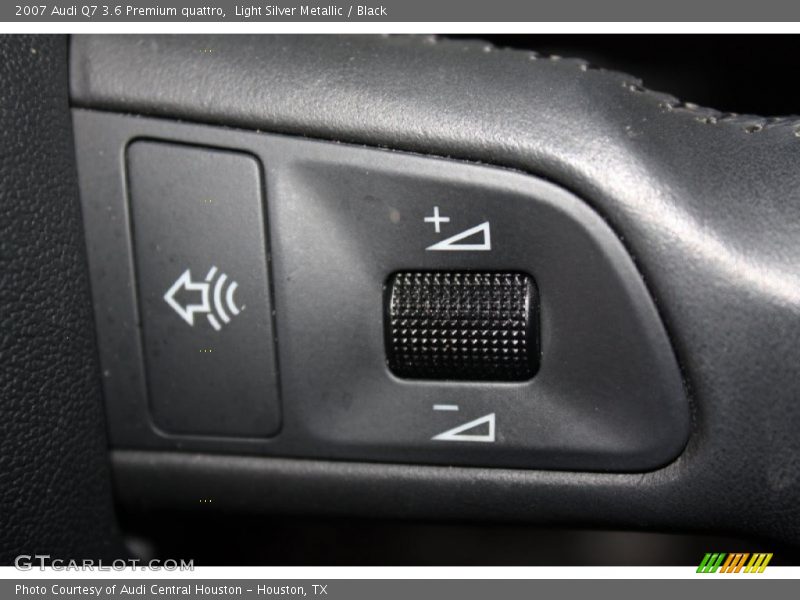 Light Silver Metallic / Black 2007 Audi Q7 3.6 Premium quattro