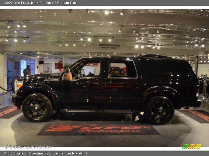 Black / Medium Flint 2005 Ford Excursion XLT
