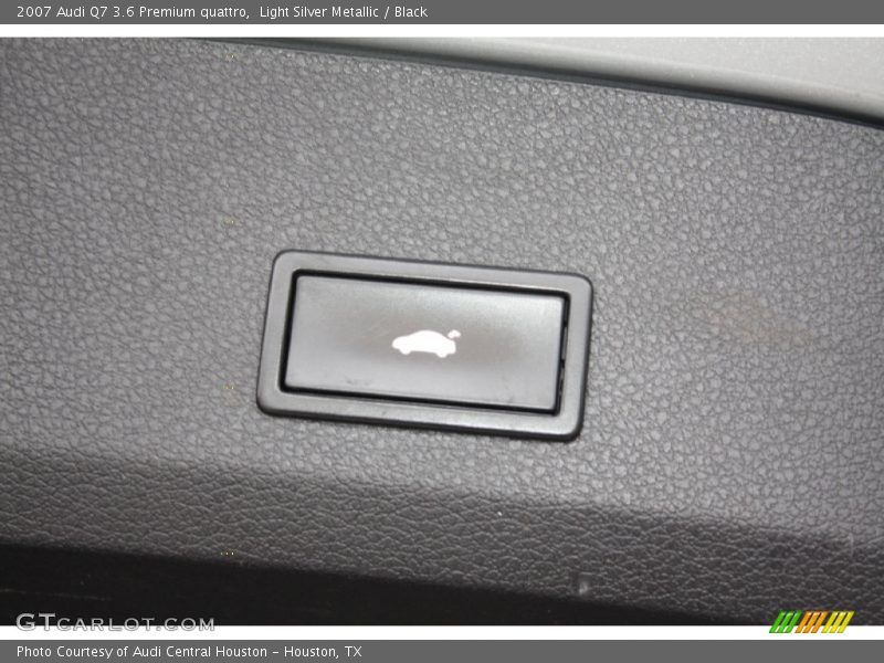 Light Silver Metallic / Black 2007 Audi Q7 3.6 Premium quattro