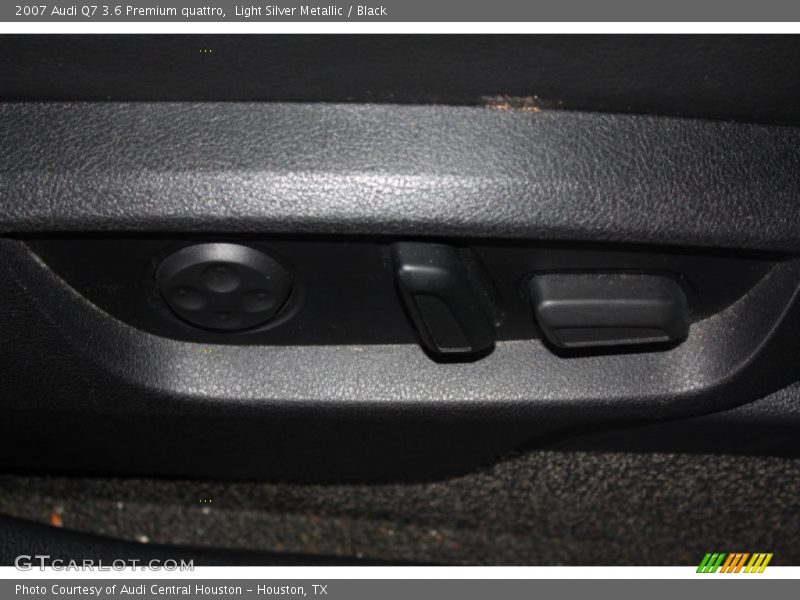 Light Silver Metallic / Black 2007 Audi Q7 3.6 Premium quattro